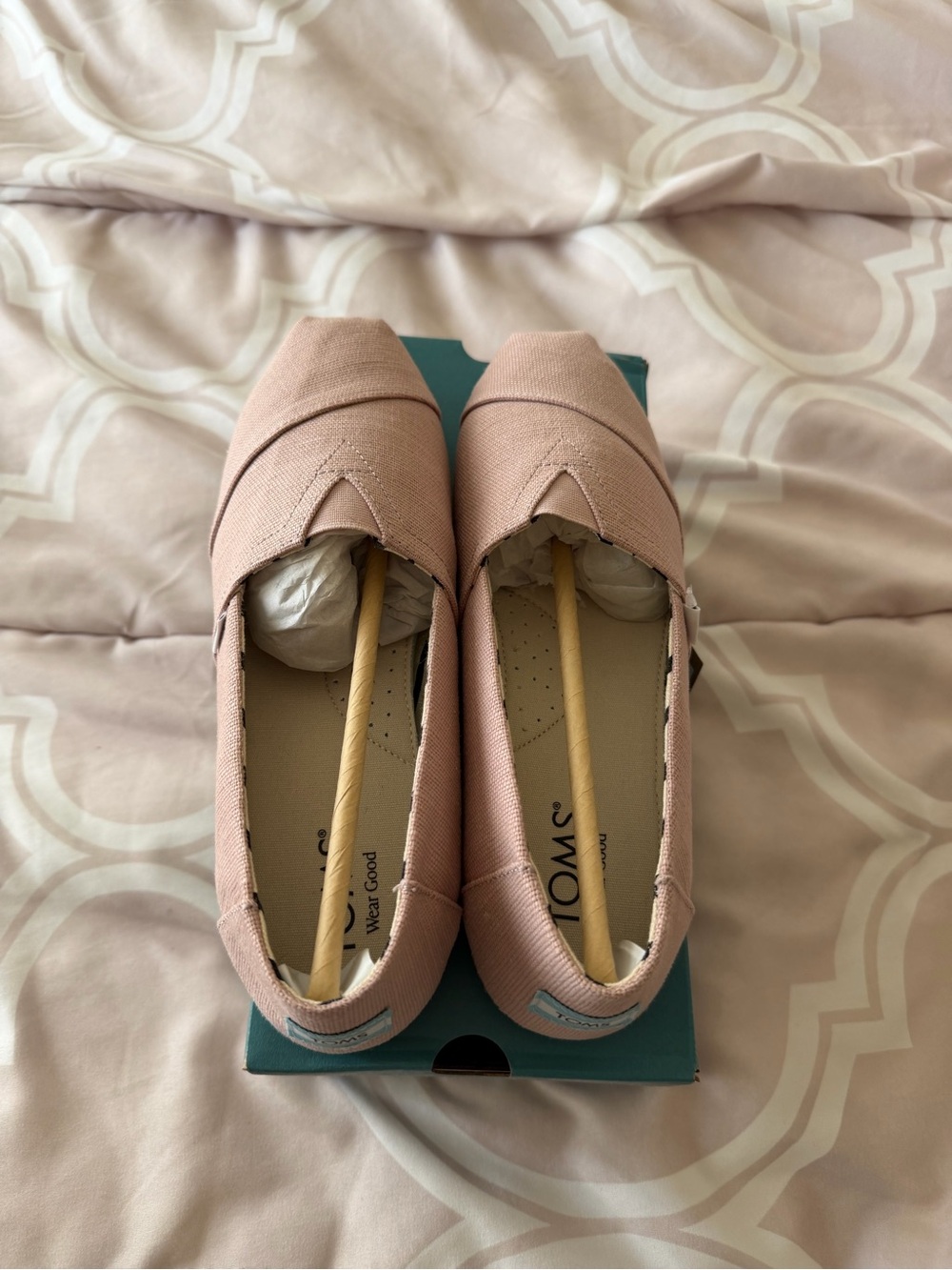 NWT Ballet Pink TOMS, Size 10